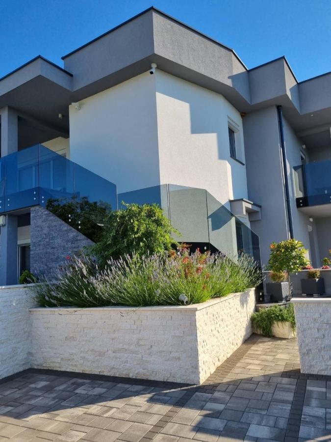 Apartman Paola Vrh  外观 照片