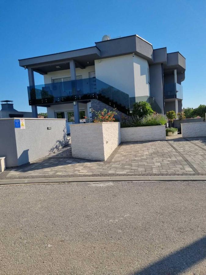 Apartman Paola Vrh  外观 照片